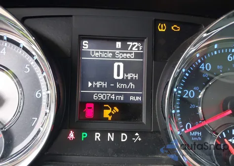 2015 Chrysler Town & Country Touring z USA, uszkodzony, nr VIN 2C4RC1BG5FR609839